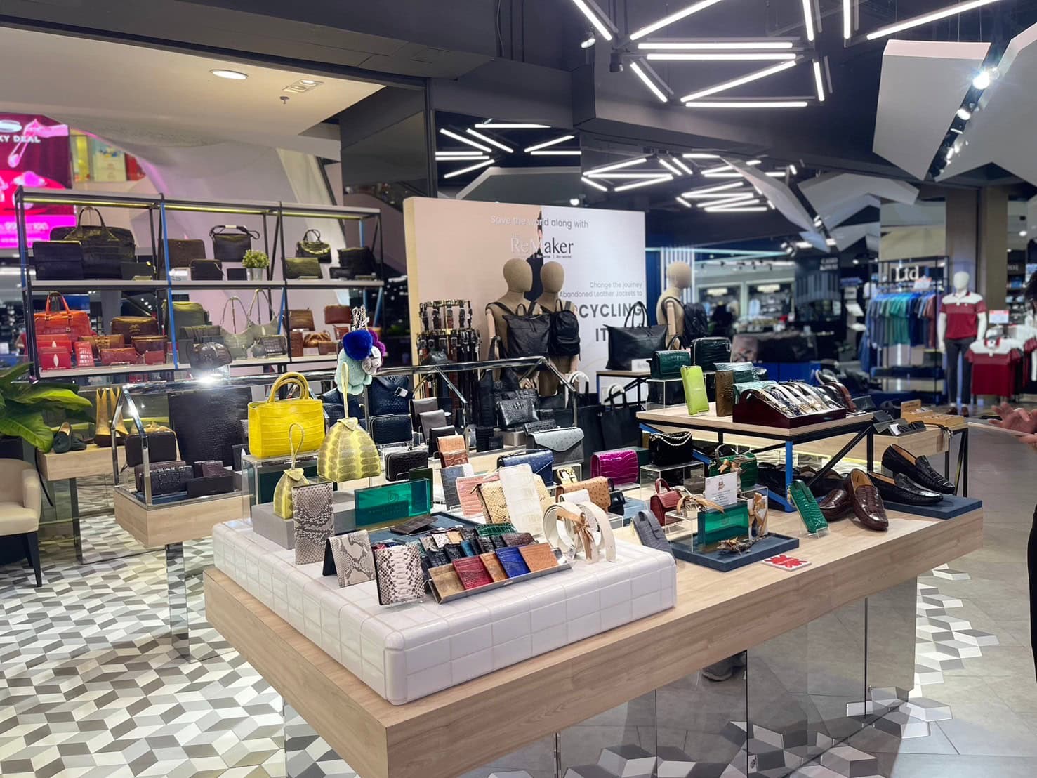 CENTRAL WORLD Men Zone