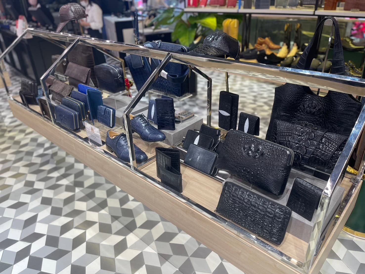 CENTRAL WORLD Men Zone