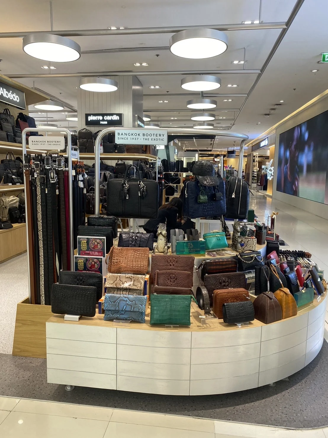 SIAM PARAGON Men 2nd Floor